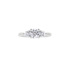 Round Cut Diamond Engagement Ring