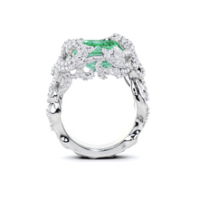 Marvelous Emerald and White Diamond  High Jewellery Ring